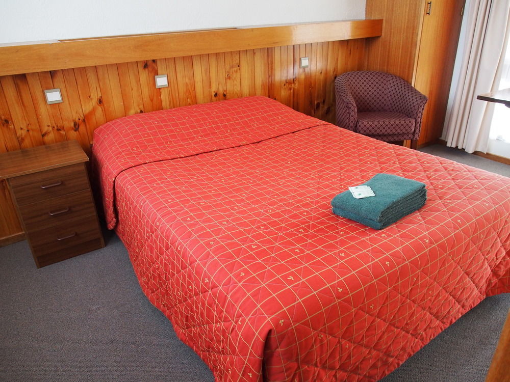 Majestic Motel Хоршам Екстериор снимка