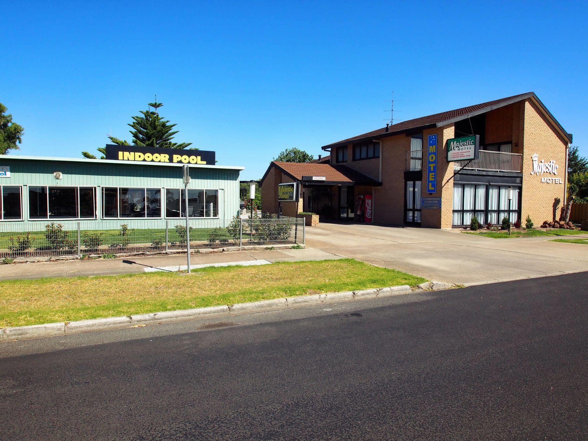 Majestic Motel Хоршам Екстериор снимка