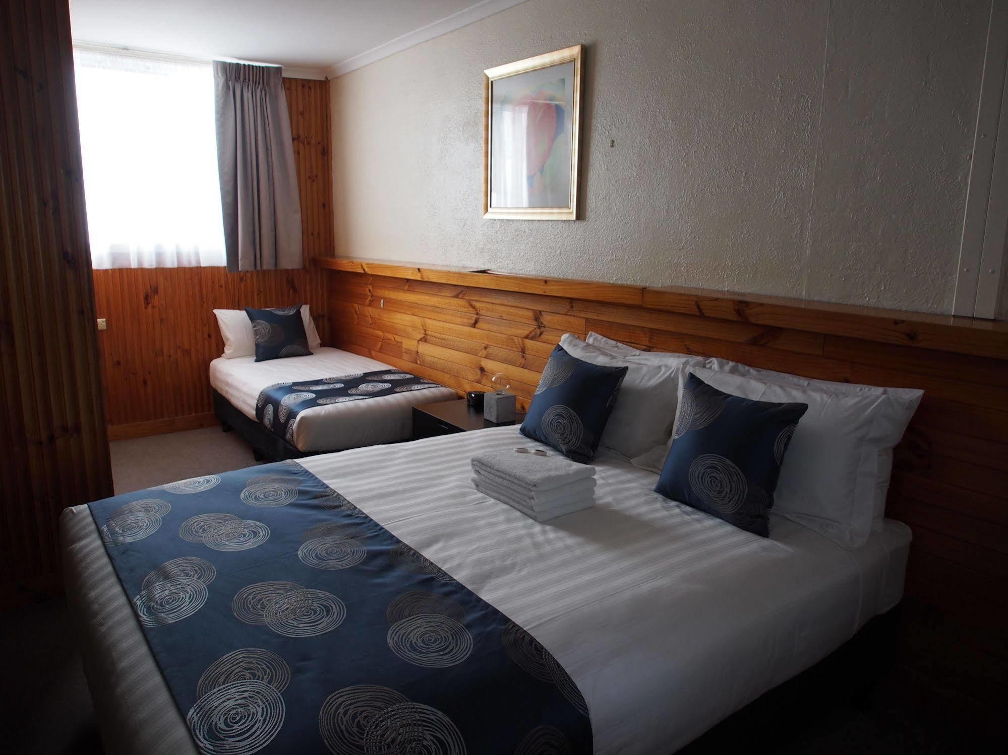 Majestic Motel Хоршам Екстериор снимка