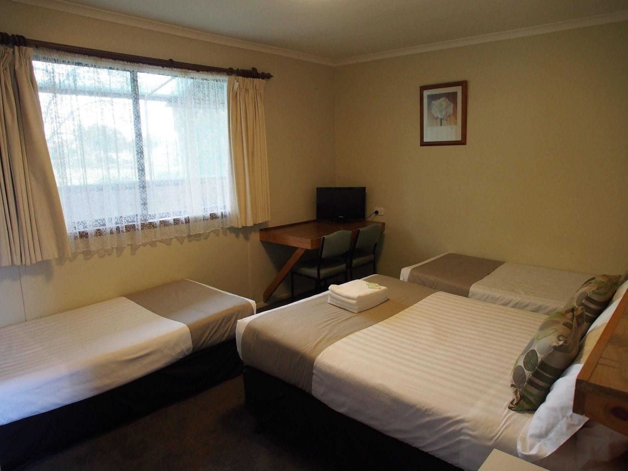 Majestic Motel Хоршам Екстериор снимка