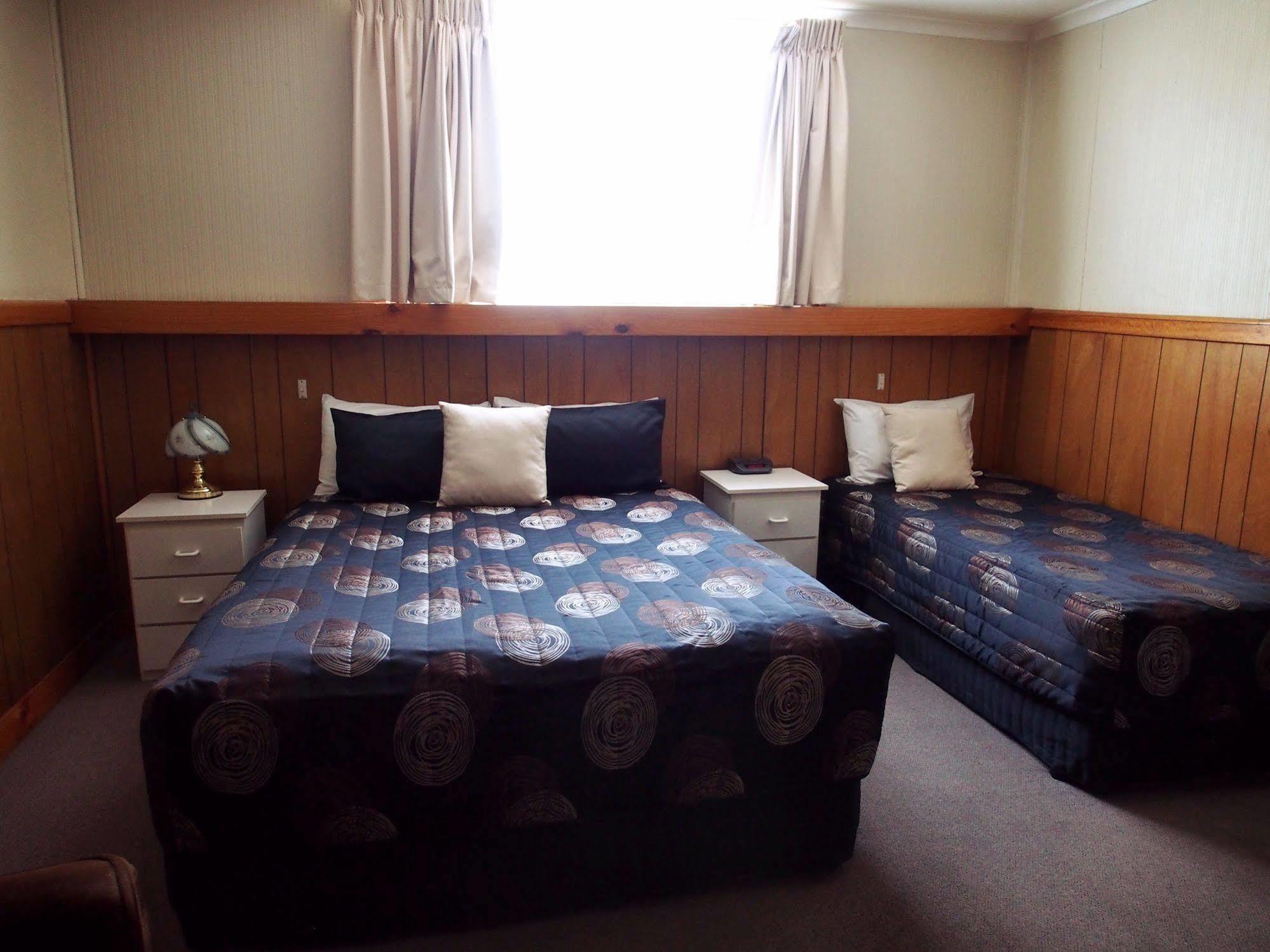 Majestic Motel Хоршам Екстериор снимка